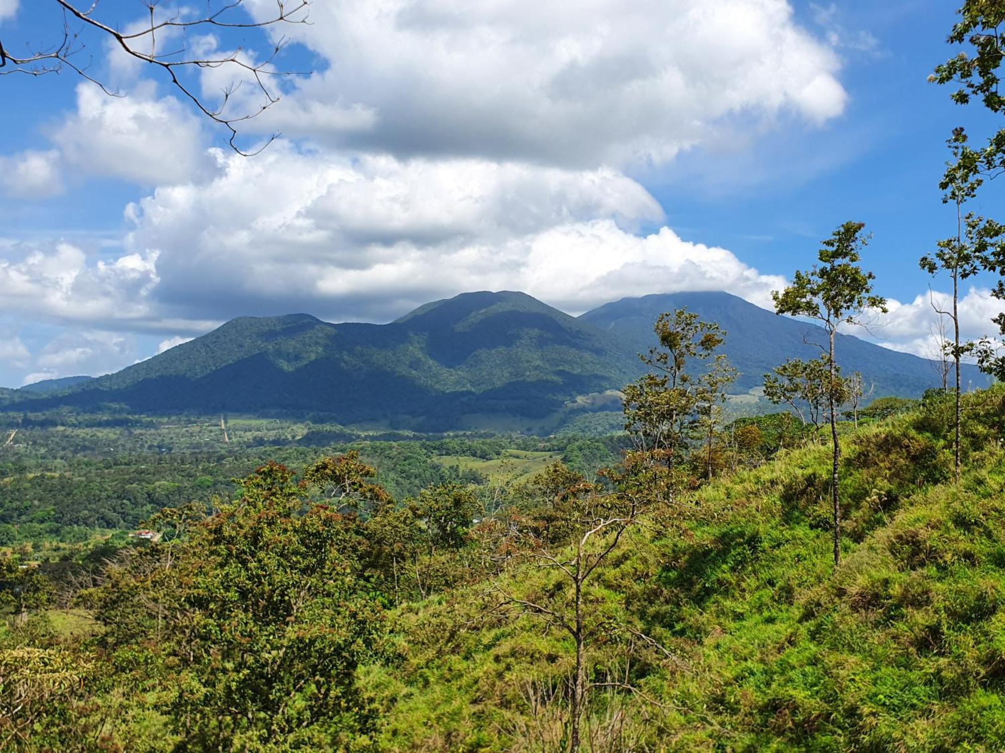 Bitzu Dome-bijagua Riverside Glamping